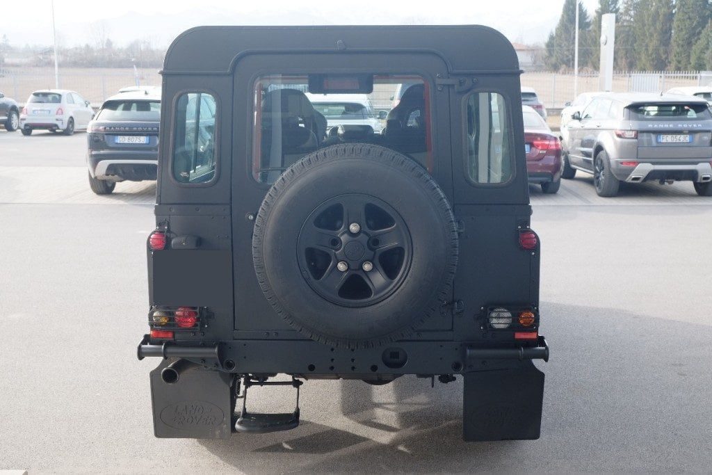 LAND ROVER Defender 110 2.4 TD4 Station Wagon SE NERO OPACO - 4