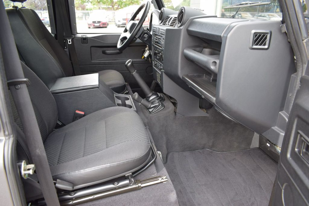 LAND ROVER Defender Defender 110 2.2 TD4 Station Wagon E N1 - 17