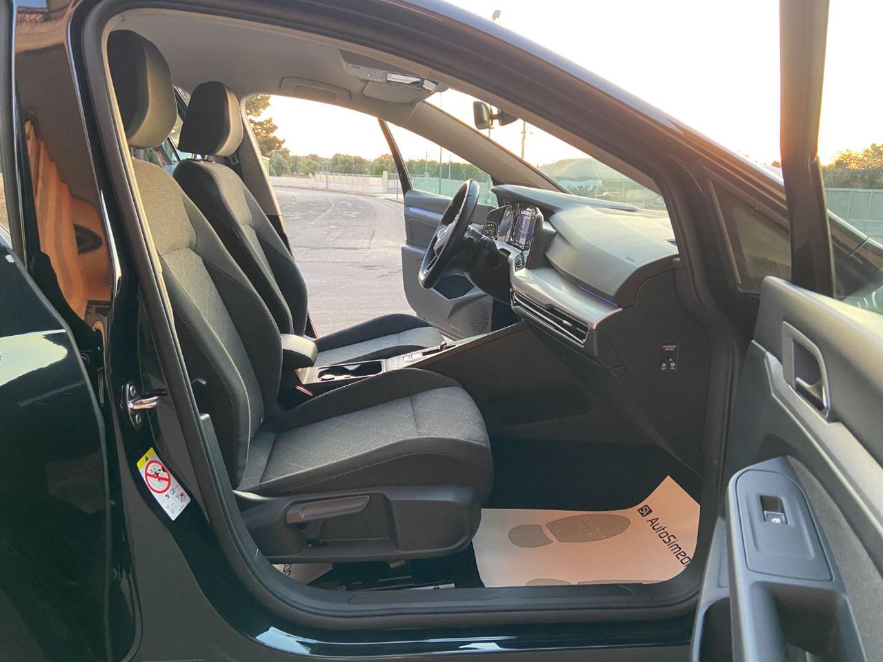 VOLKSWAGEN Golf 2.0 TDI DSG SCR Life COCKPIT-LUCI AMBIENTE - 9