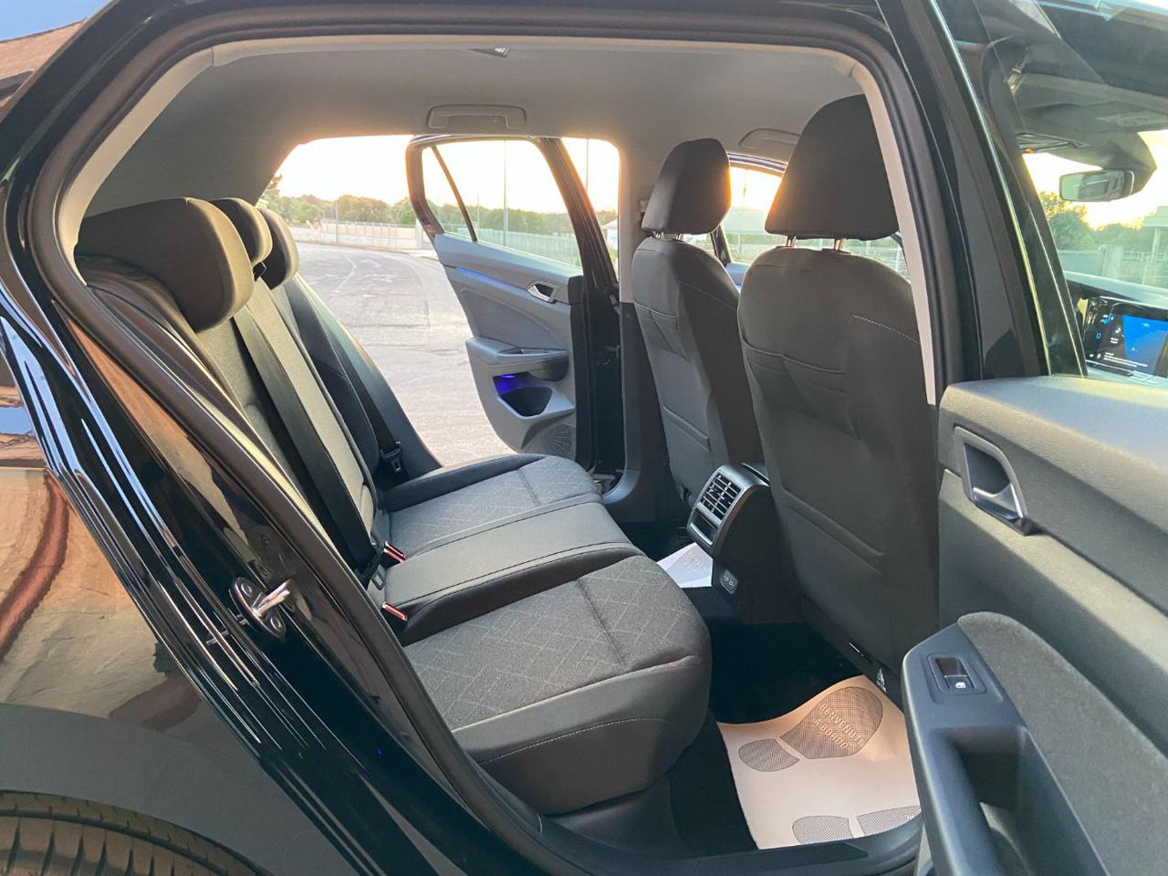 VOLKSWAGEN Golf 2.0 TDI DSG SCR Life COCKPIT-LUCI AMBIENTE - 11