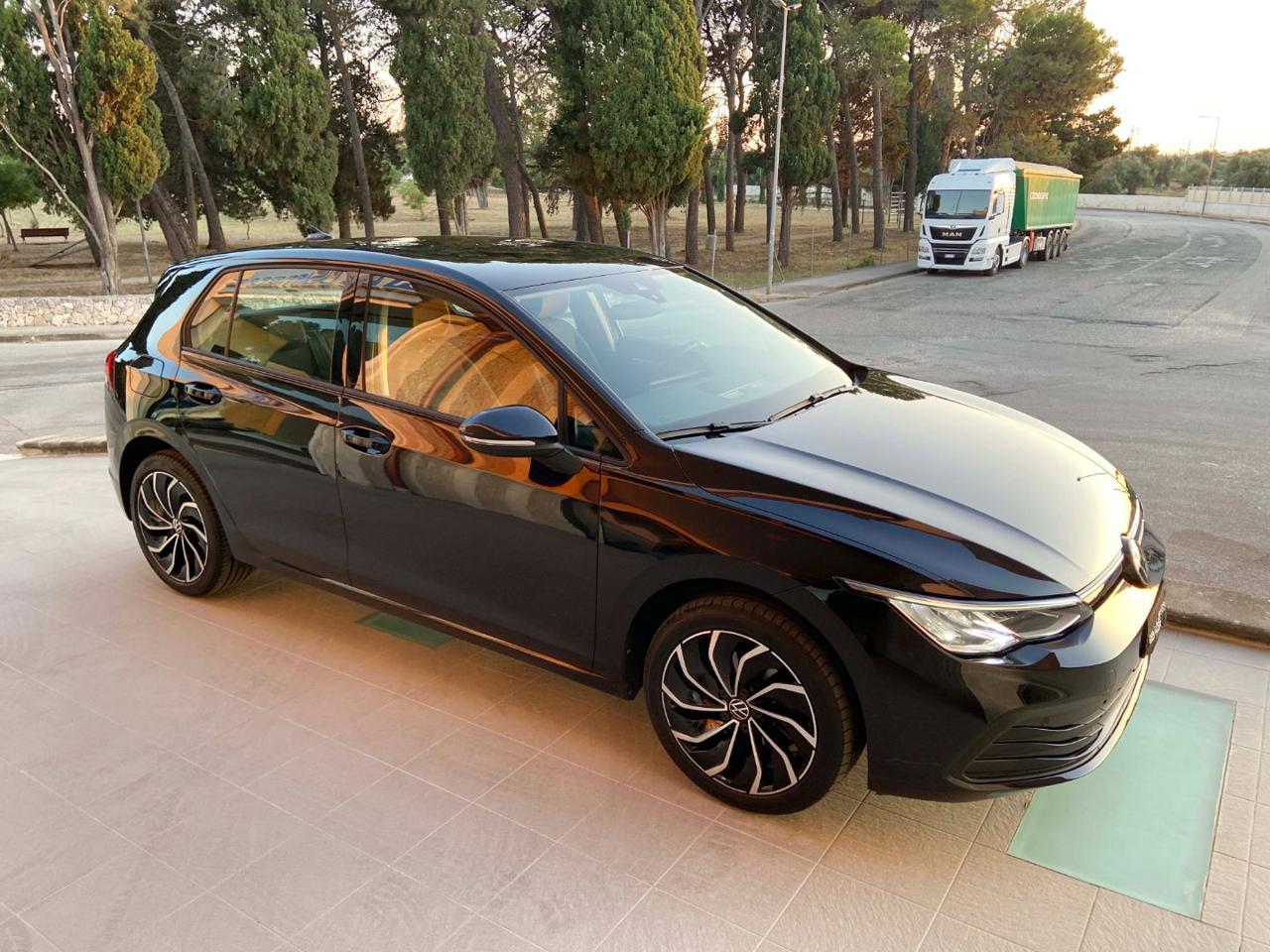 VOLKSWAGEN Golf 2.0 TDI DSG SCR Life COCKPIT-LUCI AMBIENTE - 3