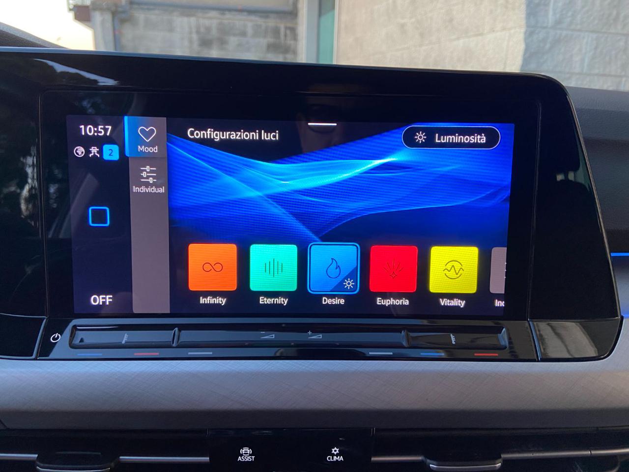 VOLKSWAGEN Golf 2.0 TDI DSG SCR Life COCKPIT-LUCI AMBIENTE - 16