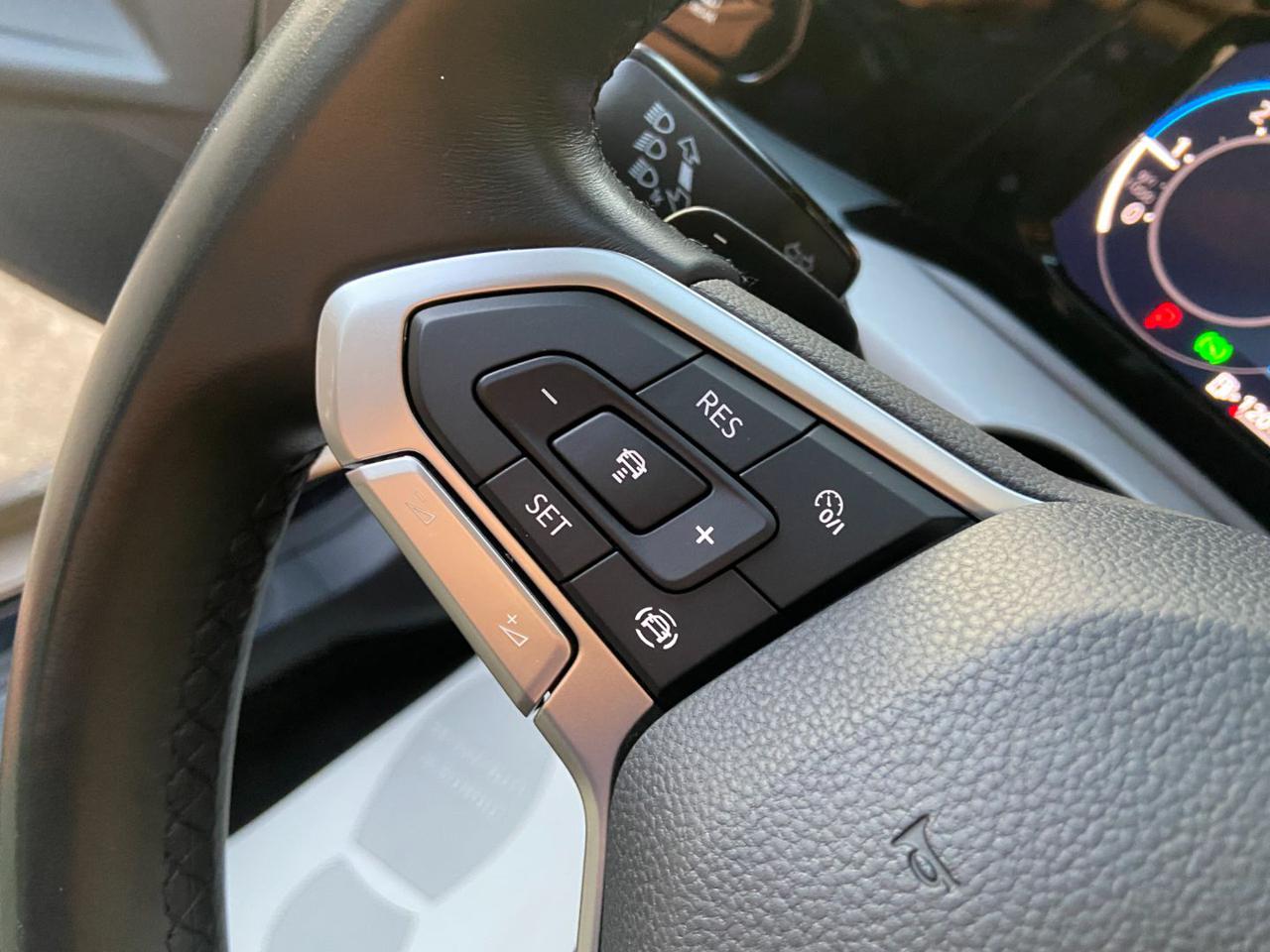 VOLKSWAGEN Golf 2.0 TDI DSG SCR Life COCKPIT-LUCI AMBIENTE - 22