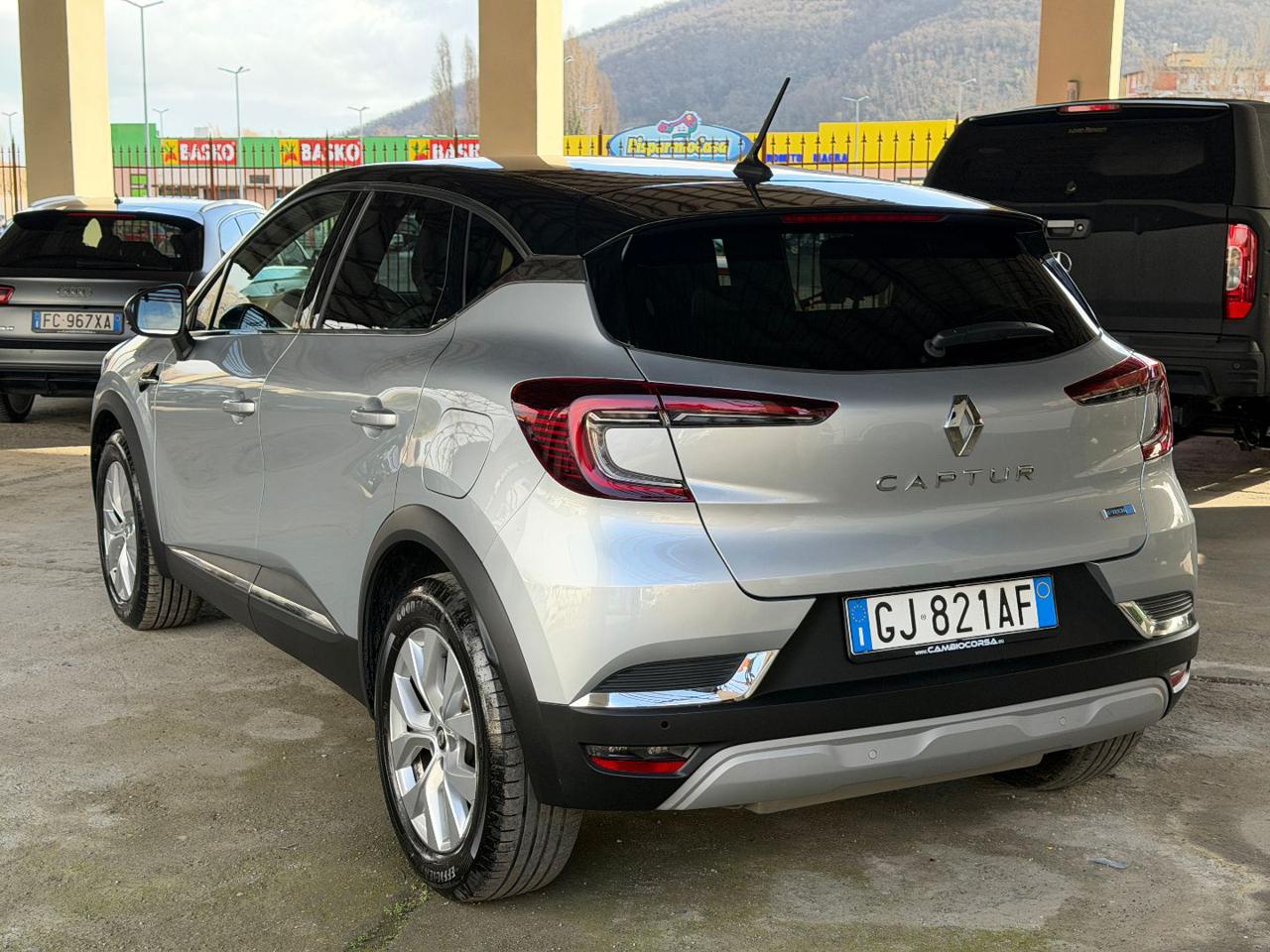 RENAULT Captur Plug-in Hybrid E-Tech 160 CV Intens - 6