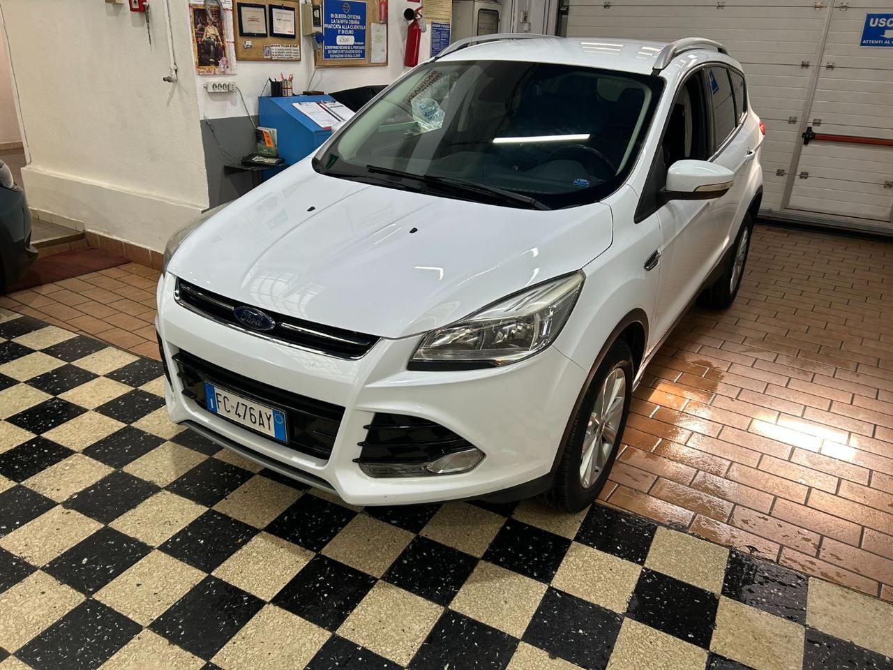 FORD Kuga 2.0 TDCI 150 CV S&S 4WD Powershift Titanium EURO6 - 1