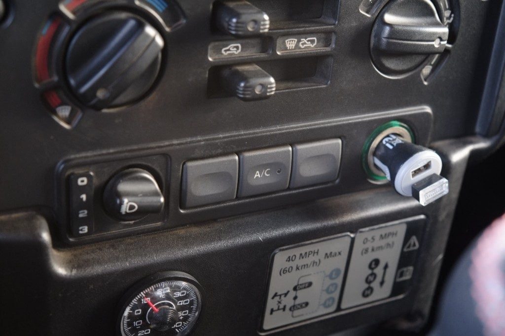 LAND ROVER Defender 90 2.4 TD4 Station Wagon S - 15