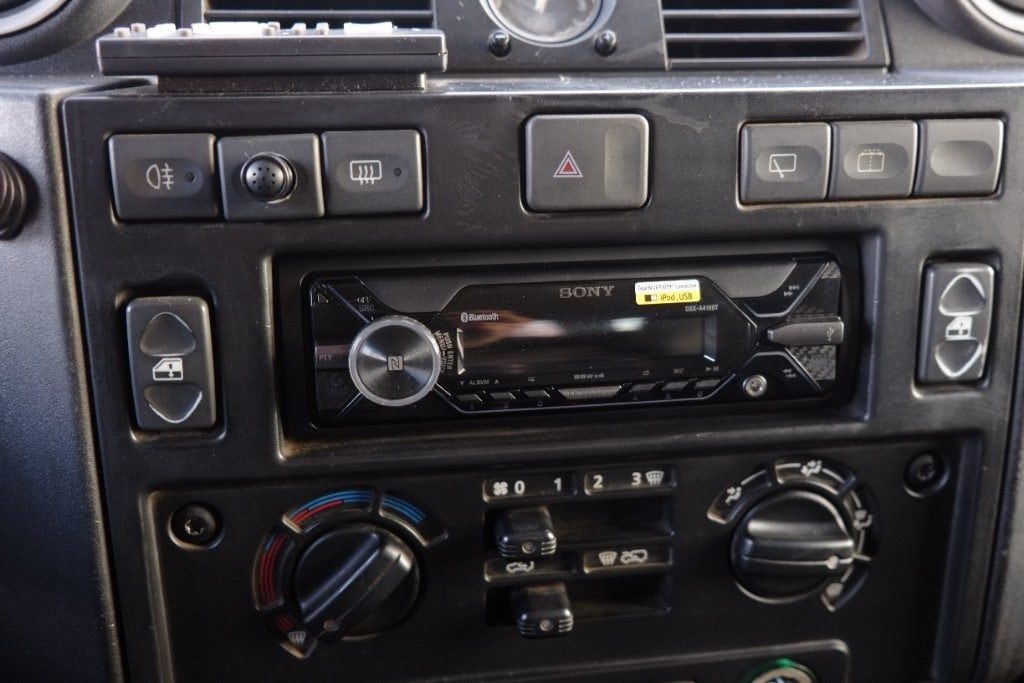 LAND ROVER Defender 90 2.4 TD4 Station Wagon S - 14