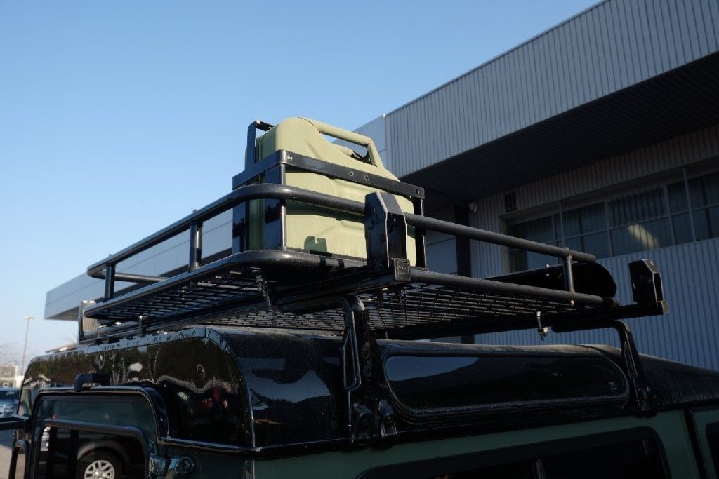 LAND ROVER Defender 90 2.4 TD4 Station Wagon S - 18