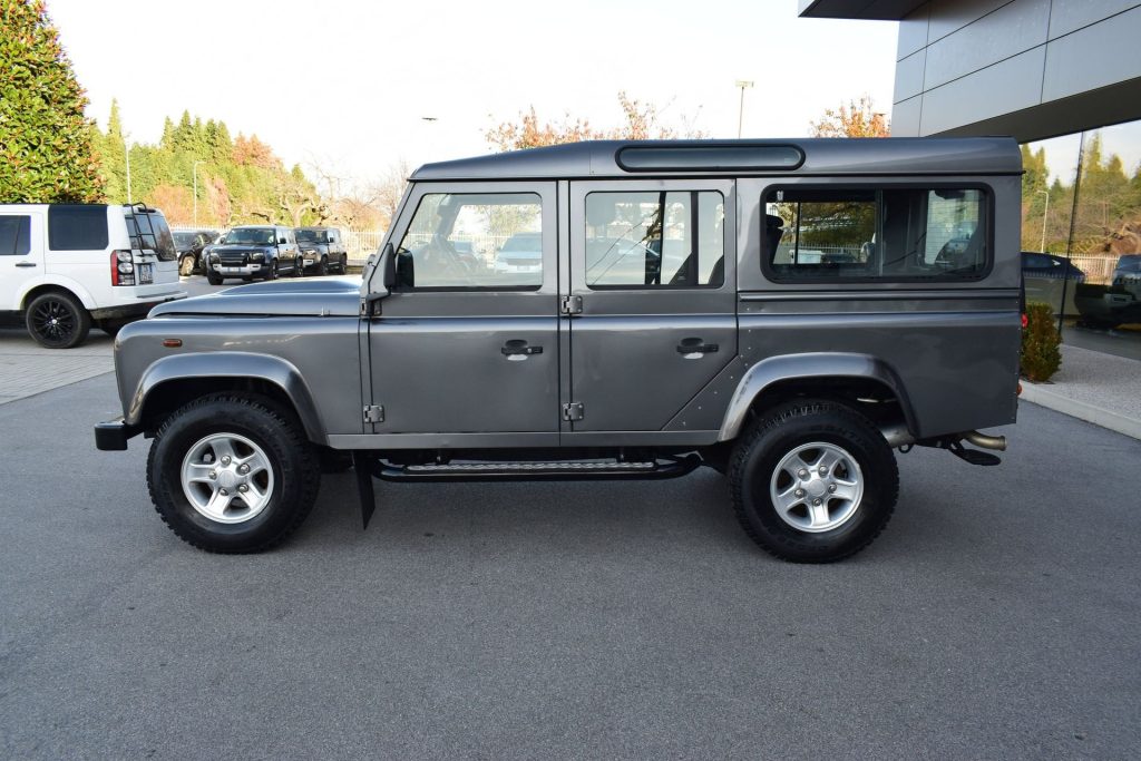 LAND ROVER Defender Defender 110 2.2 TD4 Station Wagon SE N1 AUTOCARRO - 4
