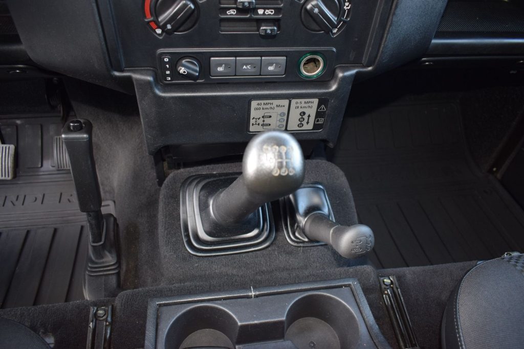 LAND ROVER Defender Defender 110 2.2 TD4 Station Wagon SE N1 AUTOCARRO - 15