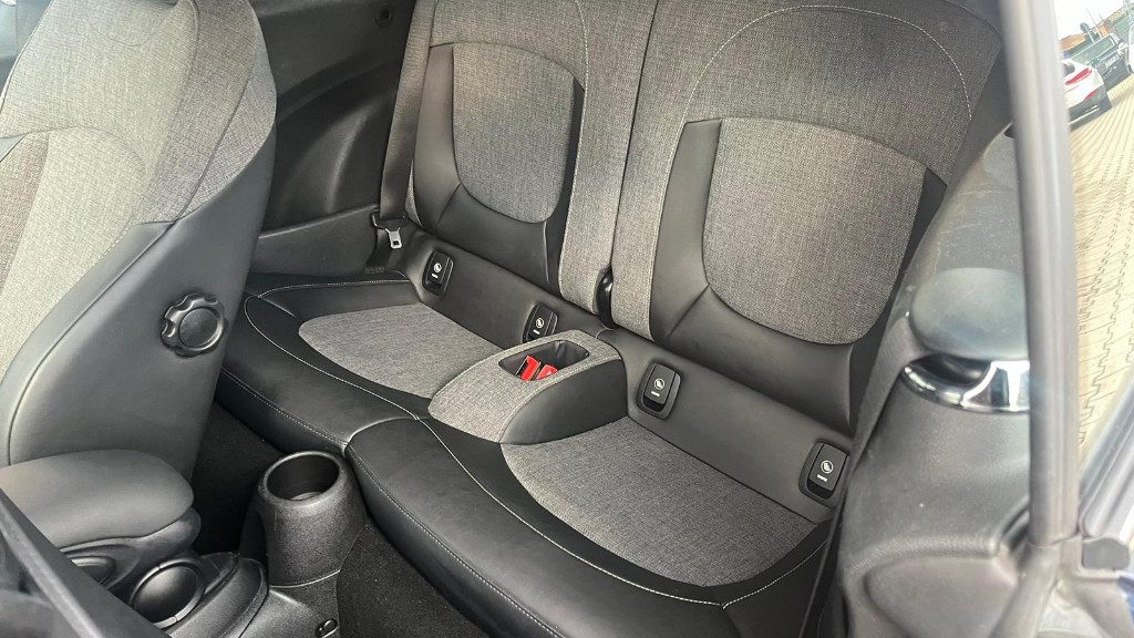 MINI Mini 1.5 Cooper D Hype Cabrio - 18