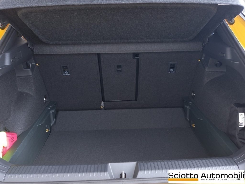 VOLKSWAGEN T-Roc 1.5 TSI ACT DSG R-Line - 17