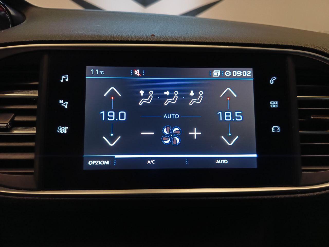 PEUGEOT 308 BlueHDi 100 S&S SW Style - 13