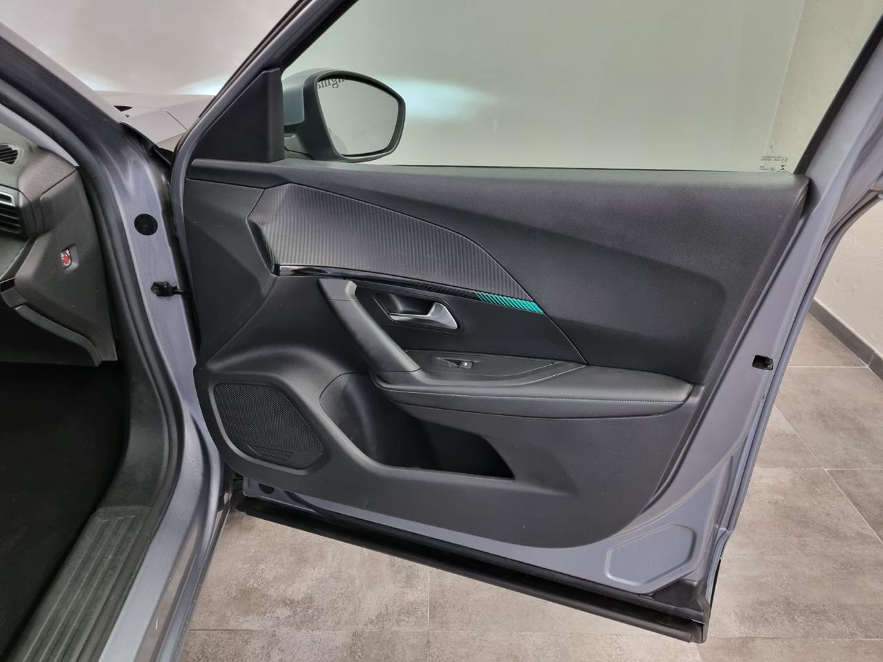 PEUGEOT 2008 PureTech 130 S&S Allure Pack - 18