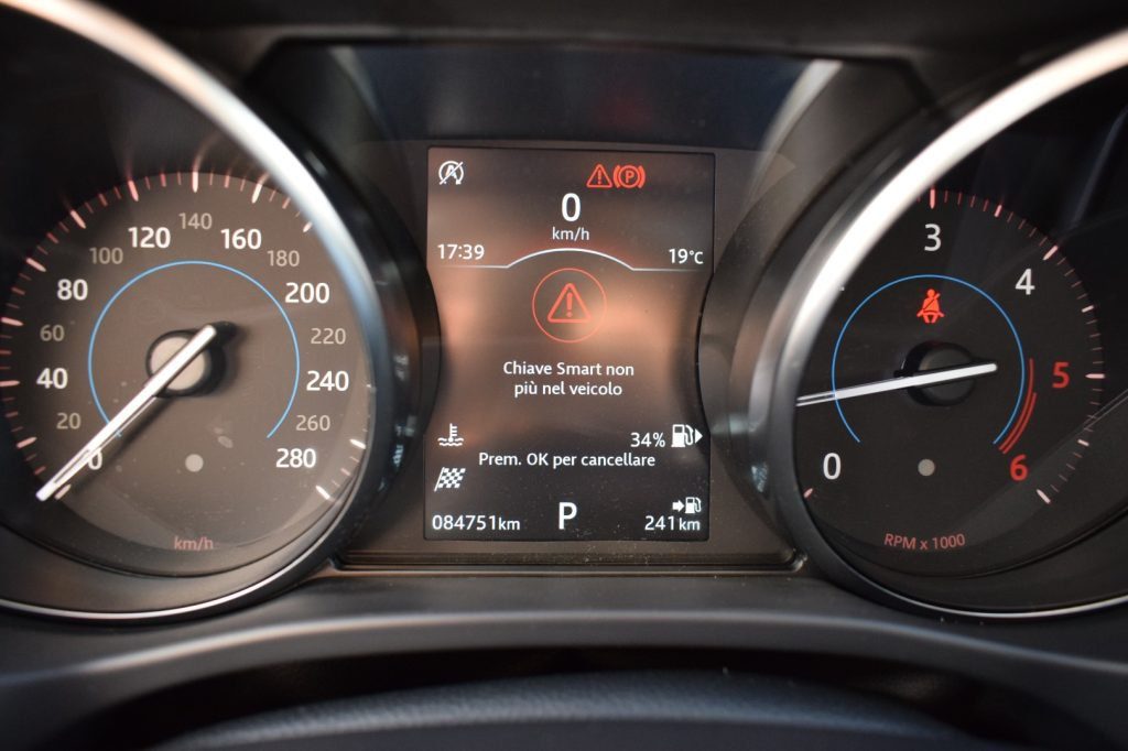 JAGUAR F-Pace 2.0 D 180 CV AWD aut. R-Sport - 11