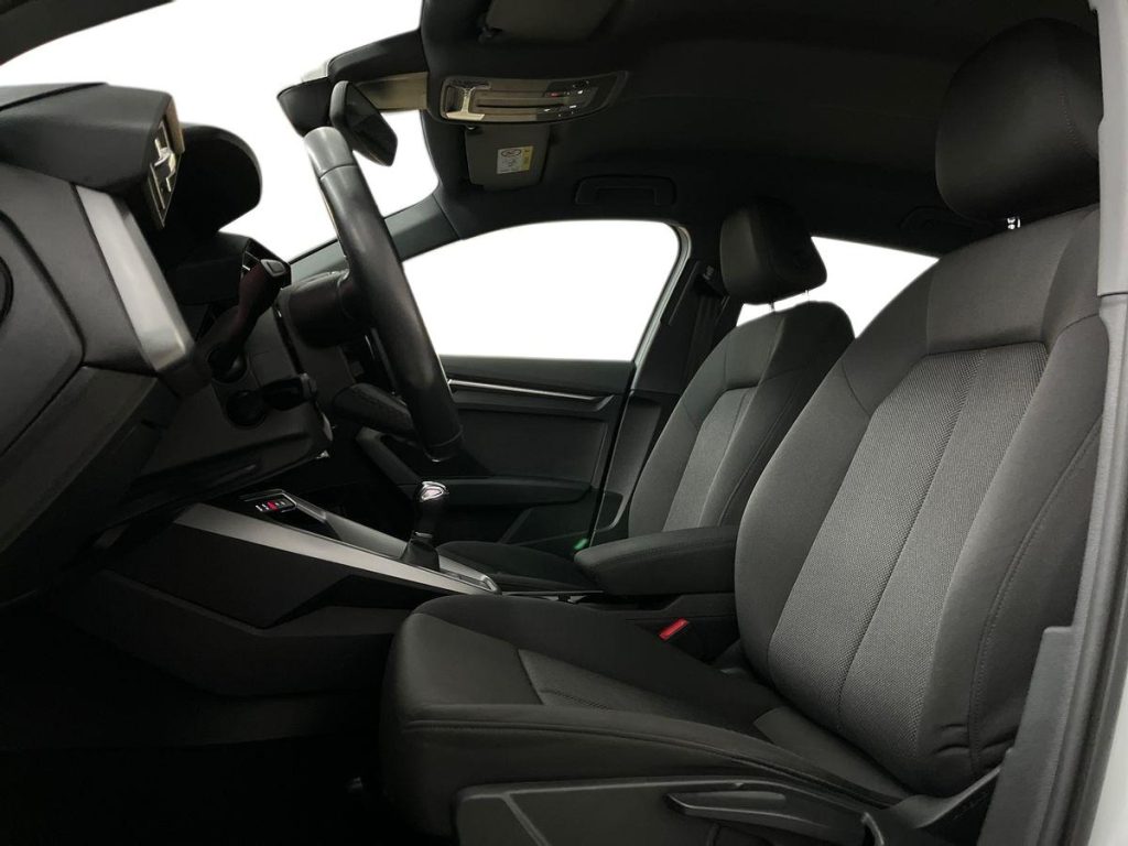 AUDI A3 30 TFSI Business Advanced - 10