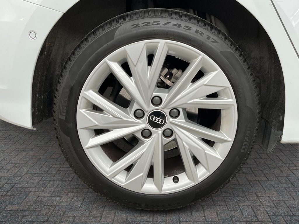 AUDI A3 30 TFSI Business Advanced - 17