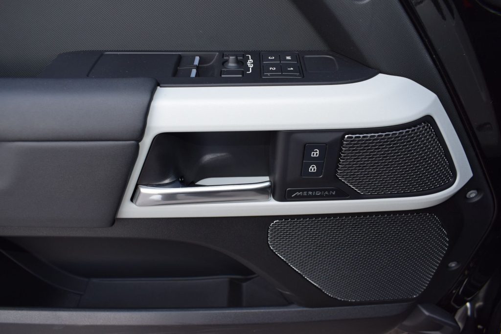 LAND ROVER Defender Defender 90 3.0D I6 200 CV AWD Auto X-Dynamic SE I - 16