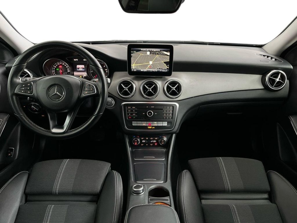 MERCEDES-BENZ GLA 200 d Automatic Sport - 9
