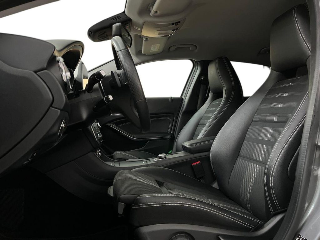 MERCEDES-BENZ GLA 200 d Automatic Sport - 10