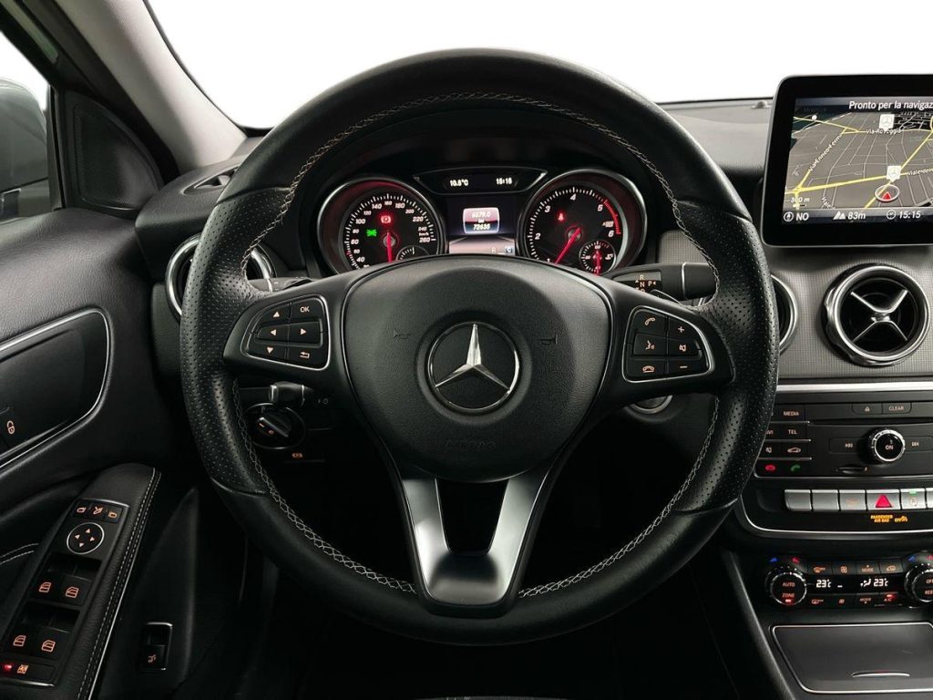 MERCEDES-BENZ GLA 200 d Automatic Sport - 11