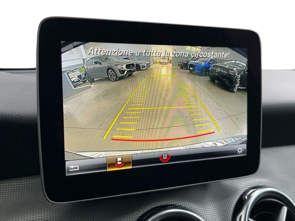 MERCEDES-BENZ GLA 200 d Automatic Sport - 12