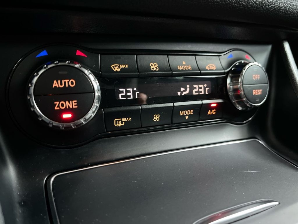 MERCEDES-BENZ GLA 200 d Automatic Sport - 14