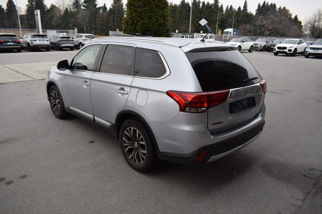 MITSUBISHI Outlander Outlander 2.2 DI-D 4WD 7p. - 5