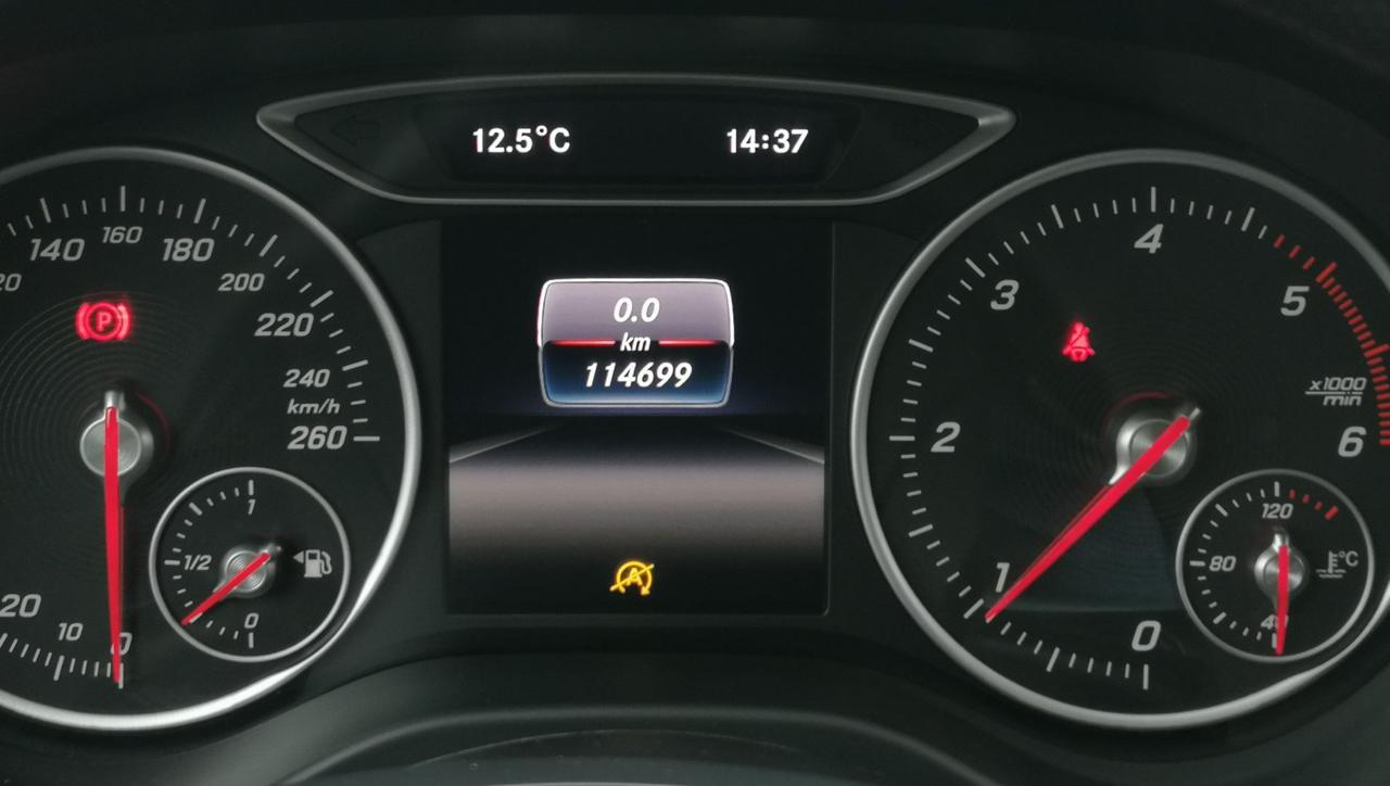 MERCEDES-BENZ A 180 d Business - 9