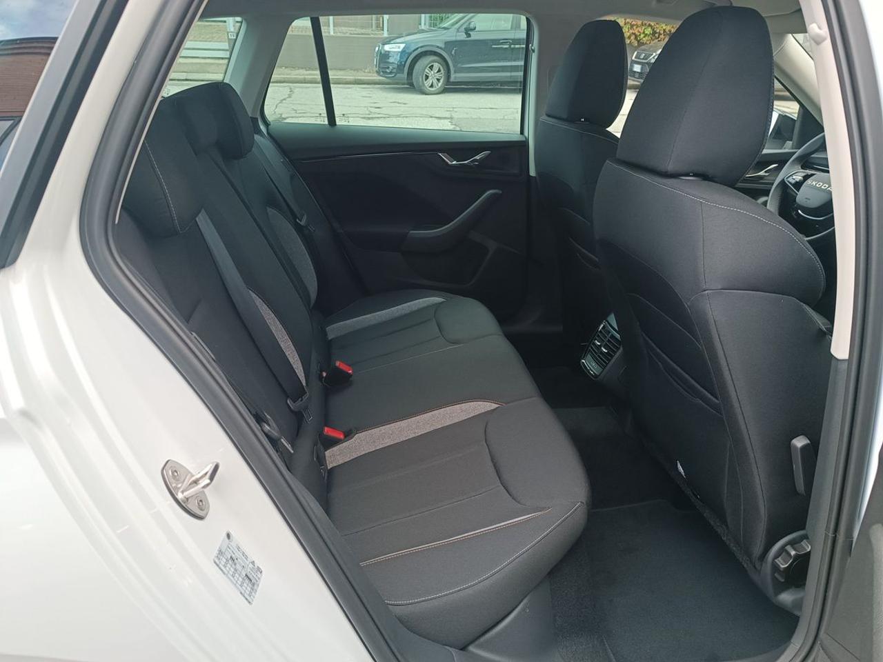 SKODA Kamiq 1.0 TSI 115 CV DSG Black Dots - 11