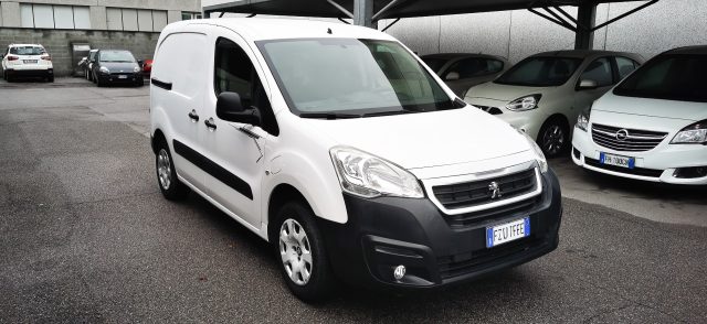 PEUGEOT Partner Bianco pastello