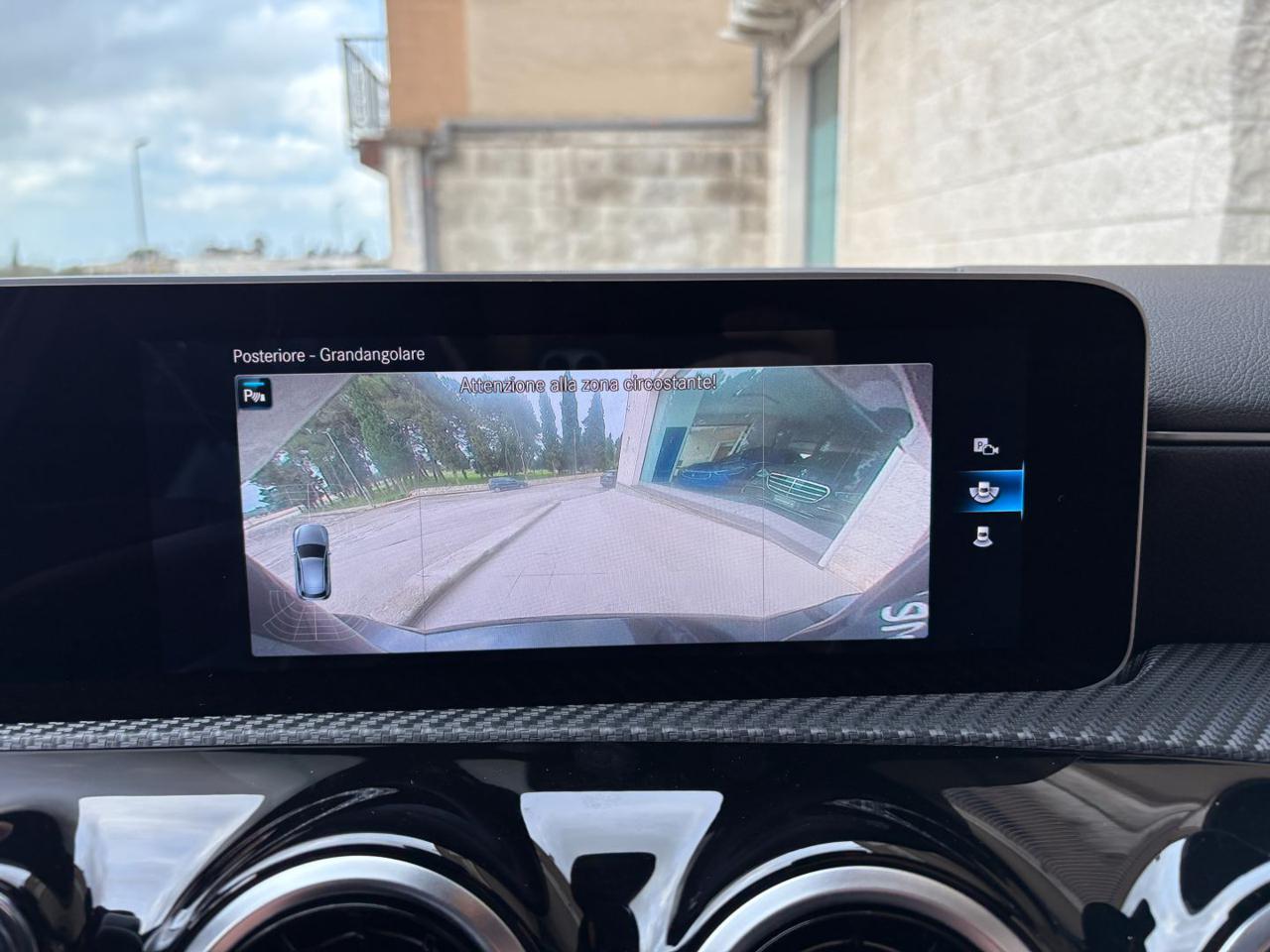 MERCEDES-BENZ A 200 d Automatic Business Extra MONITOR 10,25 - 17