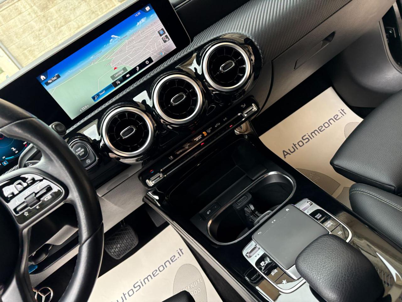 MERCEDES-BENZ A 200 d Automatic Business Extra MONITOR 10,25 - 19