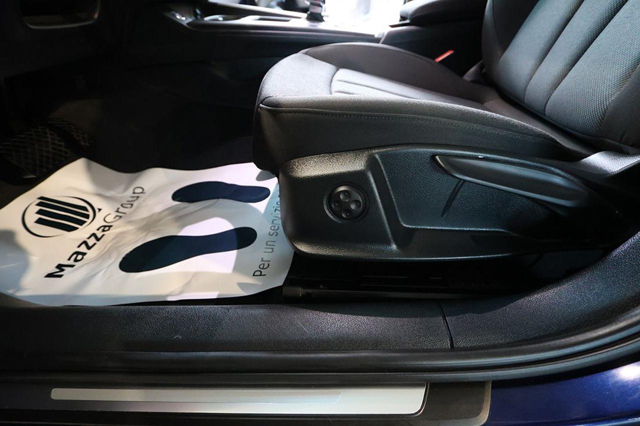 AUDI A4 40 TDI Avant Quattro S-Tronic Business - 36