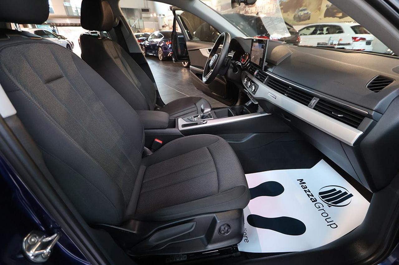 AUDI A4 40 TDI Avant Quattro S-Tronic Business - 37