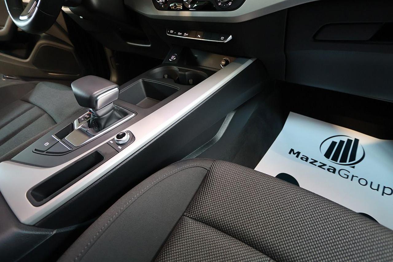 AUDI A4 40 TDI Avant Quattro S-Tronic Business - 32