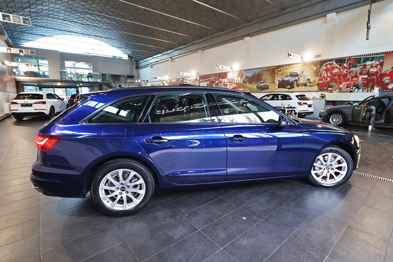 AUDI A4 40 TDI Avant Quattro S-Tronic Business - 10