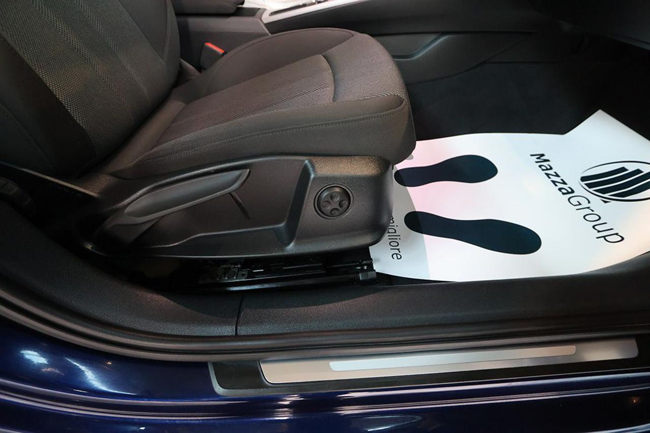 AUDI A4 40 TDI Avant Quattro S-Tronic Business - 35