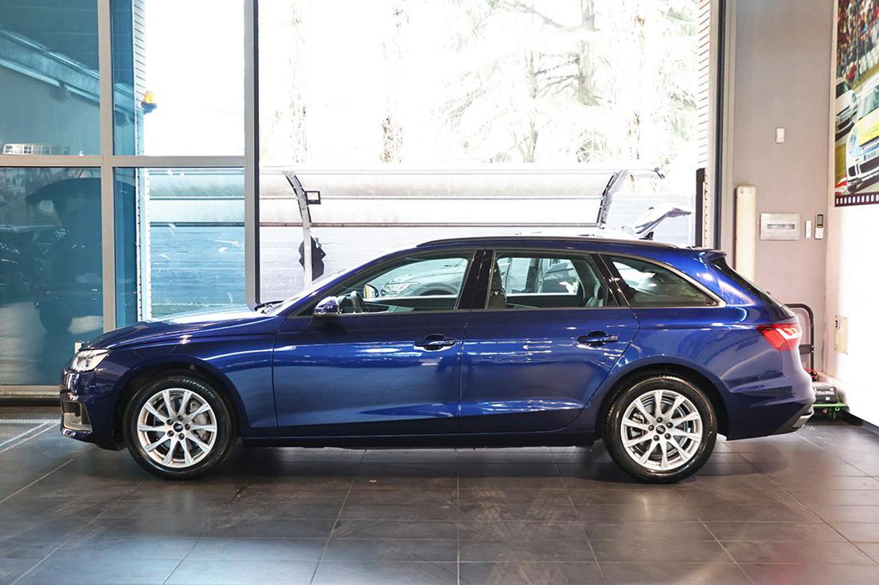 AUDI A4 40 TDI Avant Quattro S-Tronic Business - 3