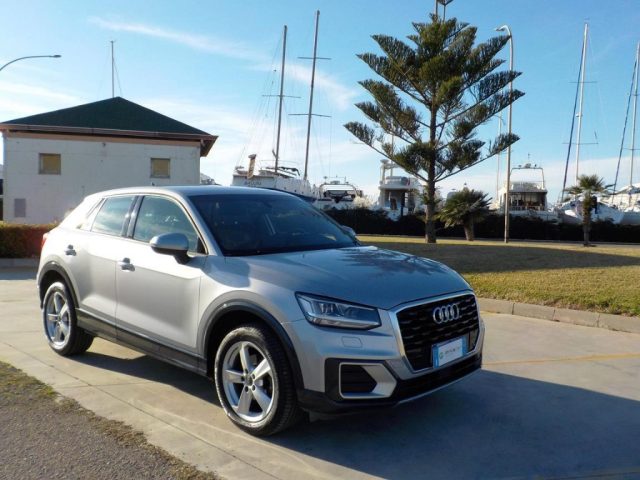 AUDI Q2 Argento metallizzato