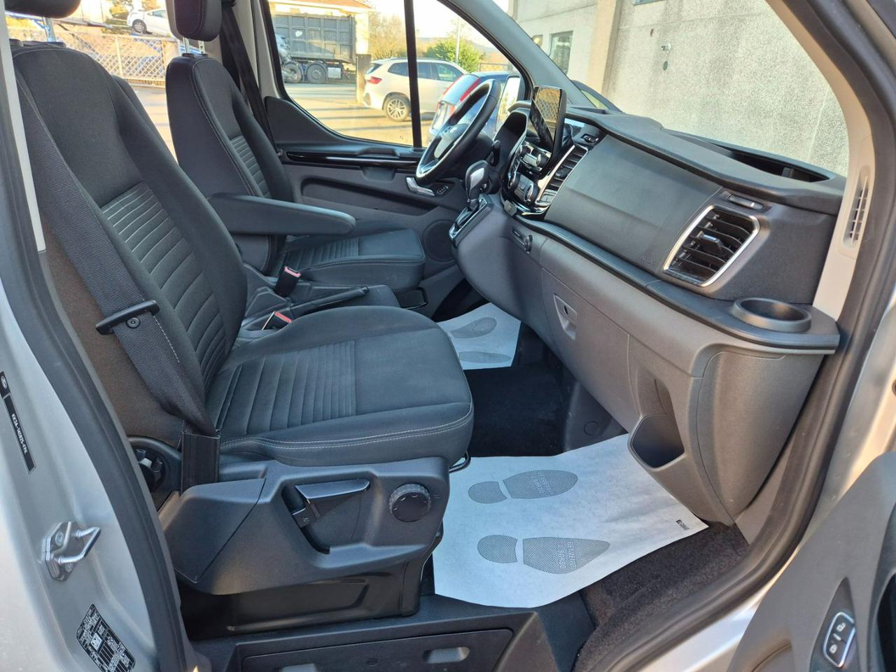 FORD Transit Custom 300 2.0 EcoBlue 170 aut. PC-DC Furg. Titanium - 12