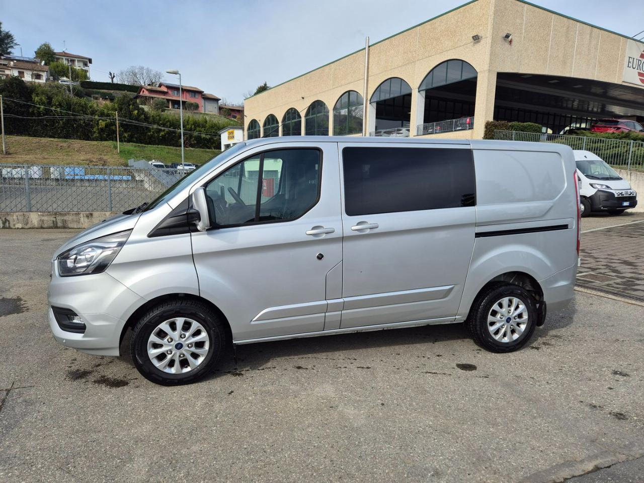 FORD Transit Custom 300 2.0 EcoBlue 170 aut. PC-DC Furg. Titanium - 3