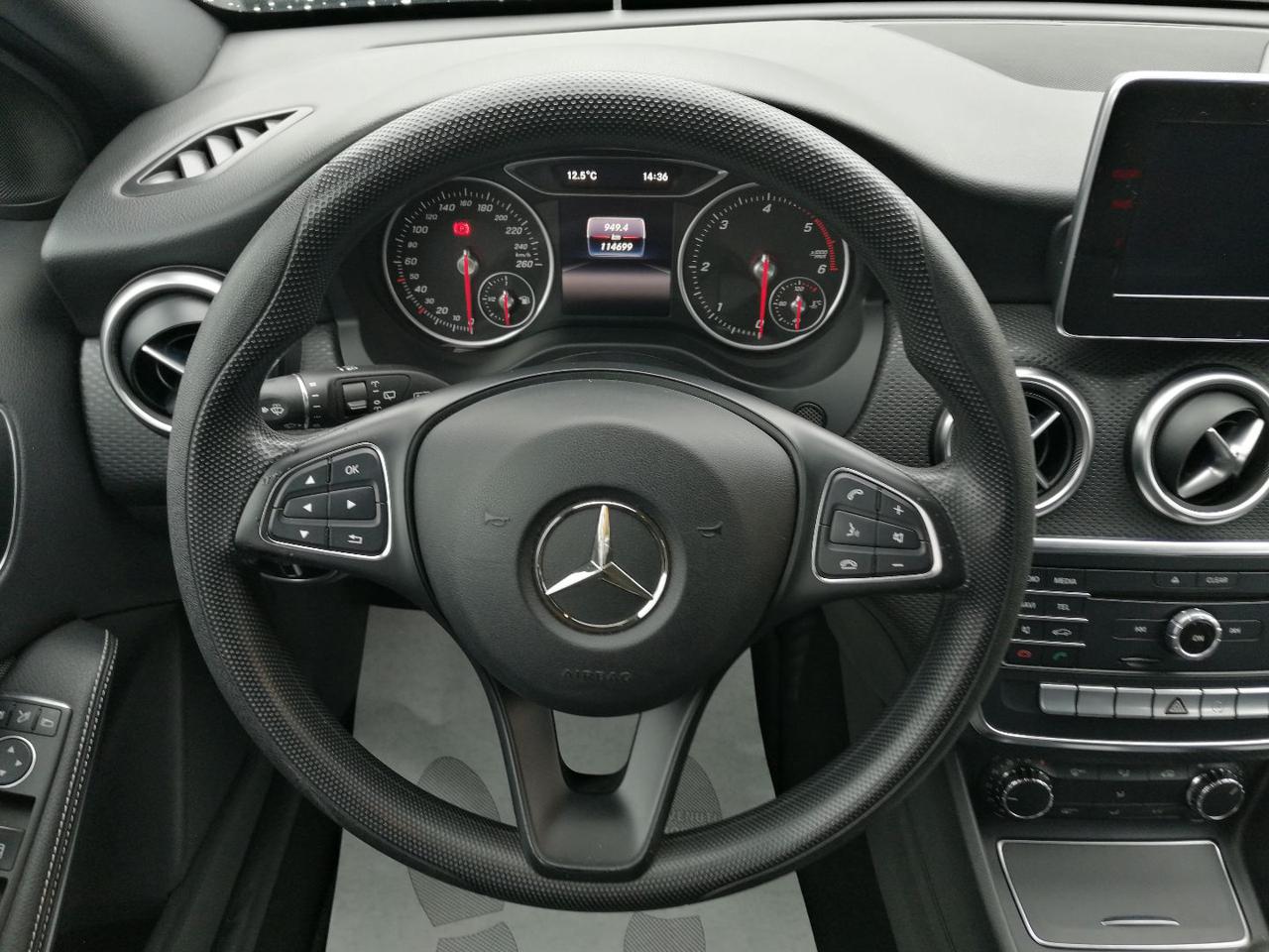 MERCEDES-BENZ A 180 d Business - 13