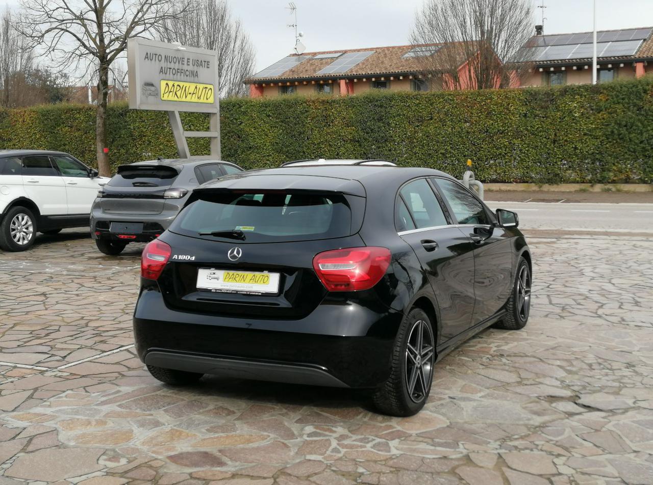 MERCEDES-BENZ A 180 d Business - 4