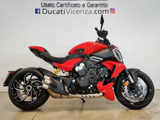 DUCATI Diavel V4 Rosso metallizzato