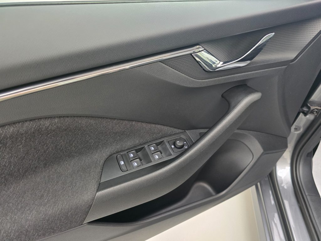 SKODA Kamiq 1.0 TSI Ambition - 12