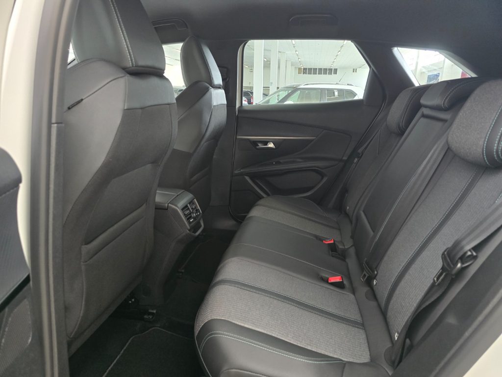 PEUGEOT 3008 PureTech Turbo 130 S&S Allure Pack - 23