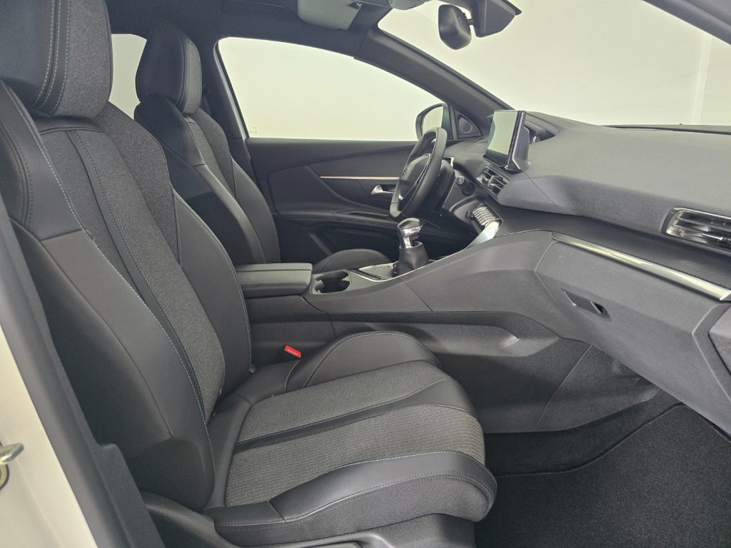 PEUGEOT 3008 PureTech Turbo 130 S&S Allure Pack - 25