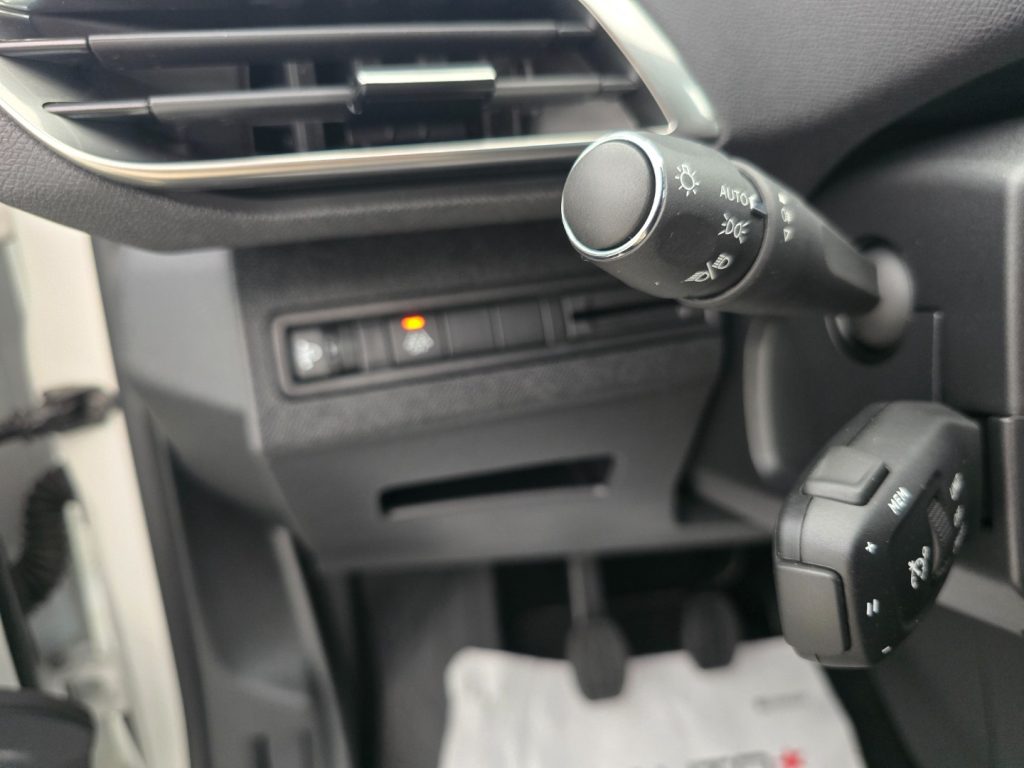 PEUGEOT 3008 PureTech Turbo 130 S&S Allure Pack - 16