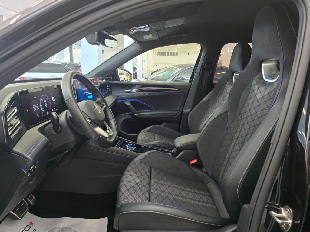 VOLKSWAGEN Tiguan 2.0 TDI 150 CV DSG R-Line - 23